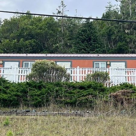 Rogue River Landing Resort Голд-Бич Экстерьер фото