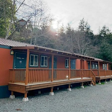 Rogue River Landing Resort Голд-Бич Экстерьер фото