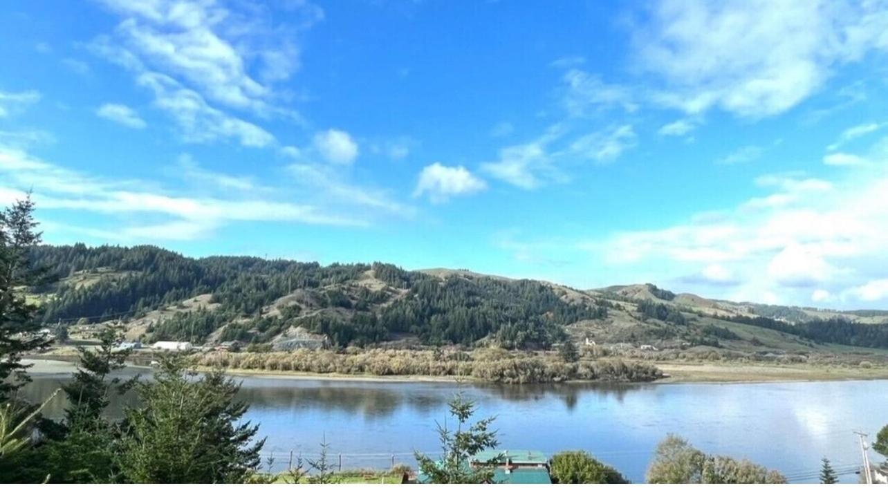 Rogue River Landing Resort Голд-Бич Экстерьер фото