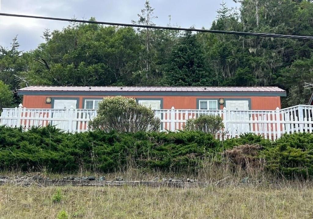 Rogue River Landing Resort Голд-Бич Экстерьер фото